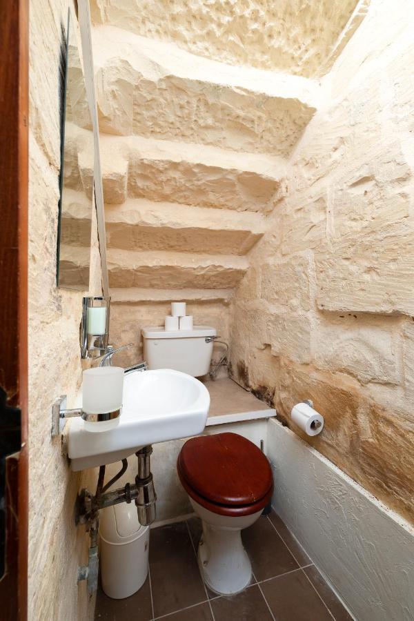 Lapsi - Traditional Maltese Style Near The Promenade Saint Julian's